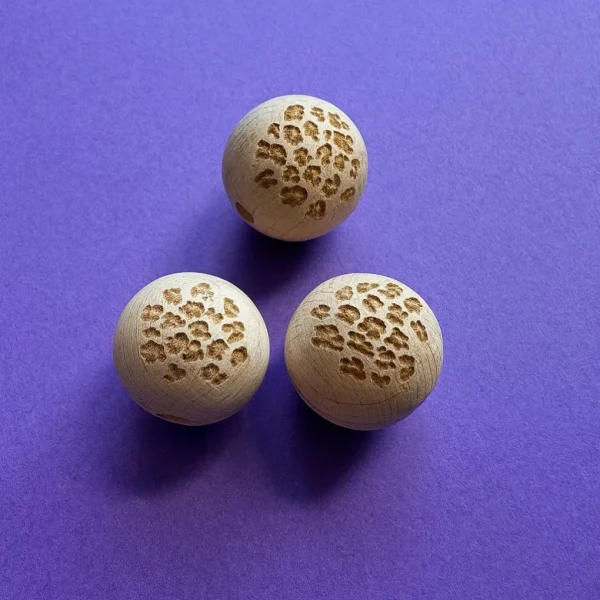 Engraved Wooden Bead Leo 20mm — Kiki-Ena Craft Materials Natural Wood