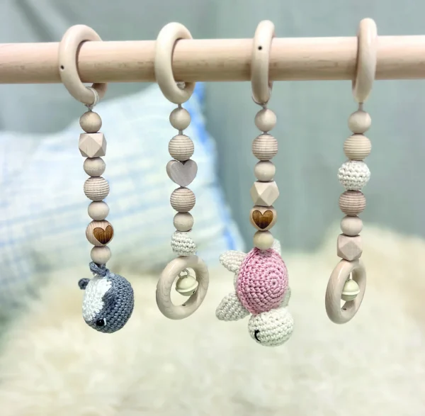 Wooden bead play arch pendant "Crocheted animals" craft kit — Kiki-Ena craft materials natural wood